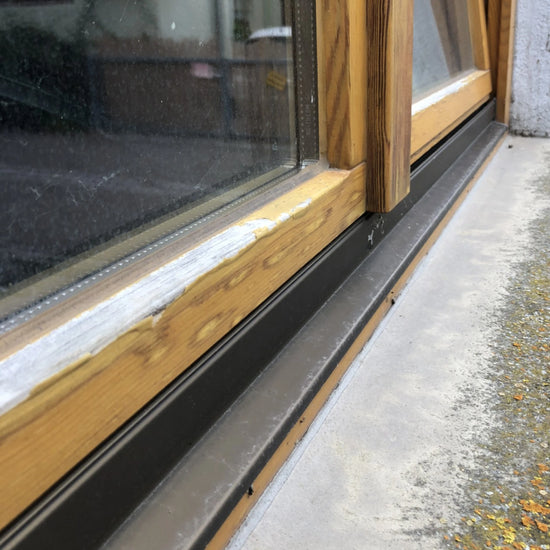 Fluegelabdeckprofil_verwittertes Fenster
